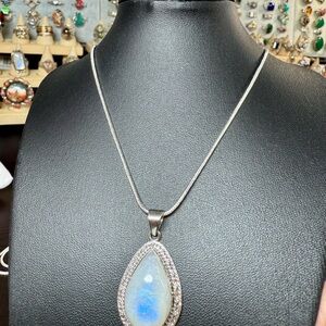 Elegant Silver Pendant Necklace